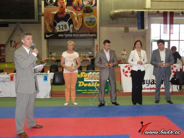 Александр Зыков открывает BUDO CUP 2014. Слева направо: секретарь СК БУДО Марина Зыкова, вице-мэр Таллинна Михаил Кылварт, первый секретарь посольства Республики Беларусь Светлана Карпушина и консул Республики Казахстан Асет Уалиев.