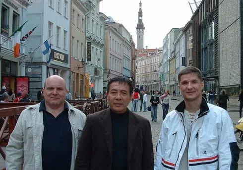 Райнер Зейберт (6 дан, Германия), Хидеми Тамайозе (9 дан, Окинава, Япония) и Александр Зыков в Таллинне, 03.05.2006.